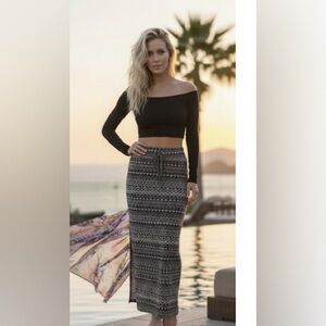 Sedrinuo Black off the shoulder Top small